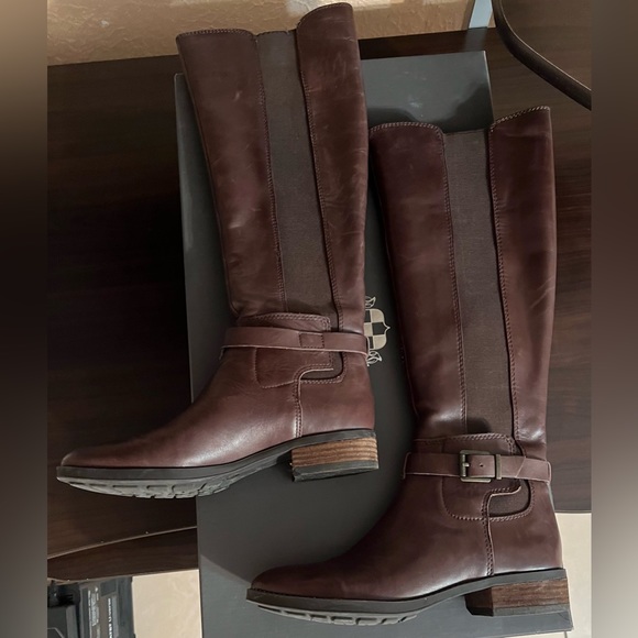 Vince Camuto Pipper boots size 7M. - Picture 6 of 15